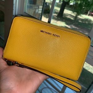 Michael Kors Phone Wallet